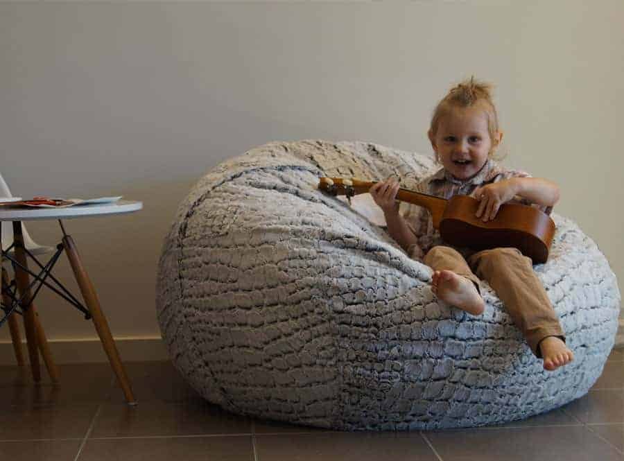 kids-kloud-ks3-playing-guitar-on-kloudsac